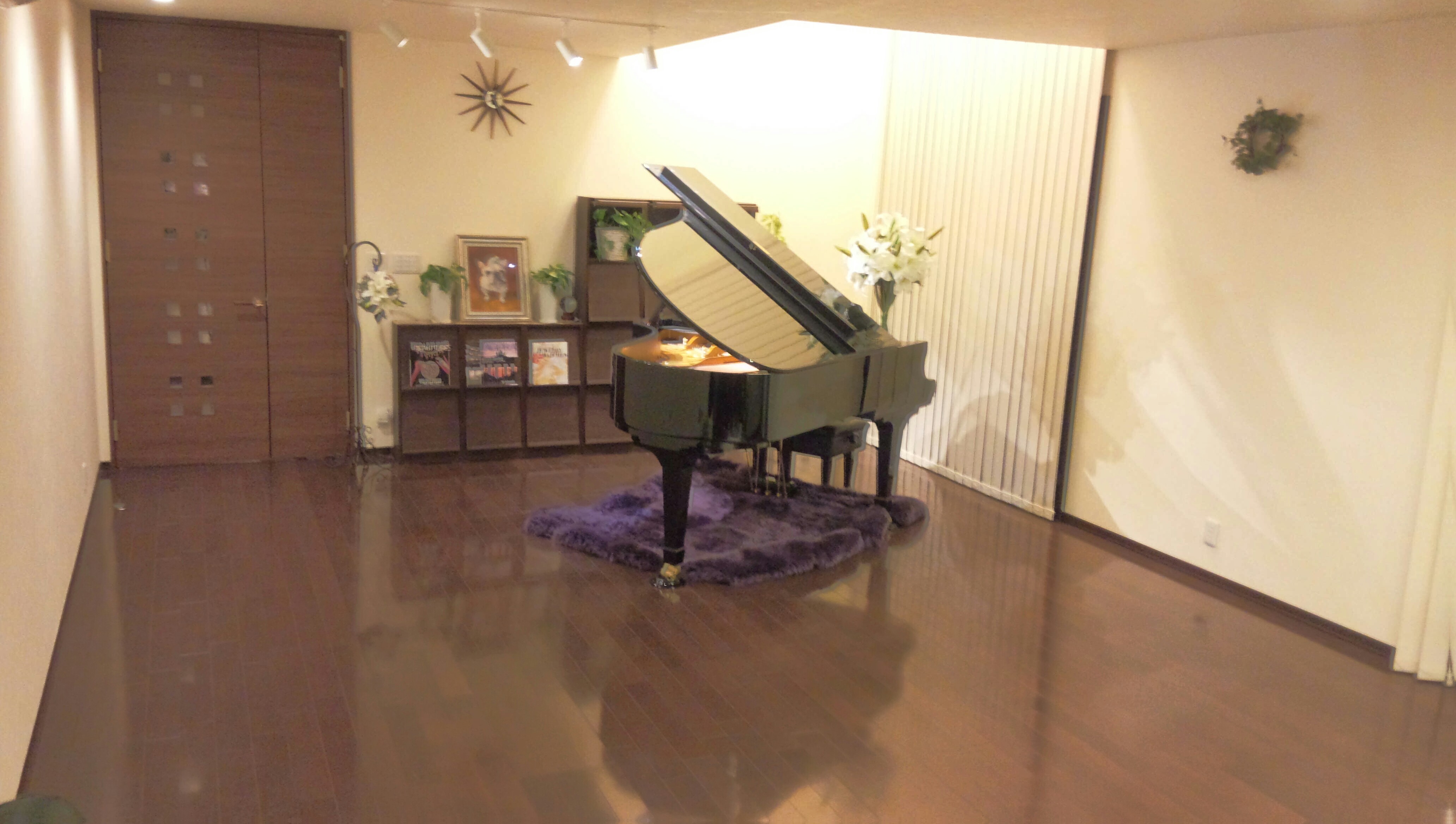 我が家のリビングに置いてあるピアノです。...