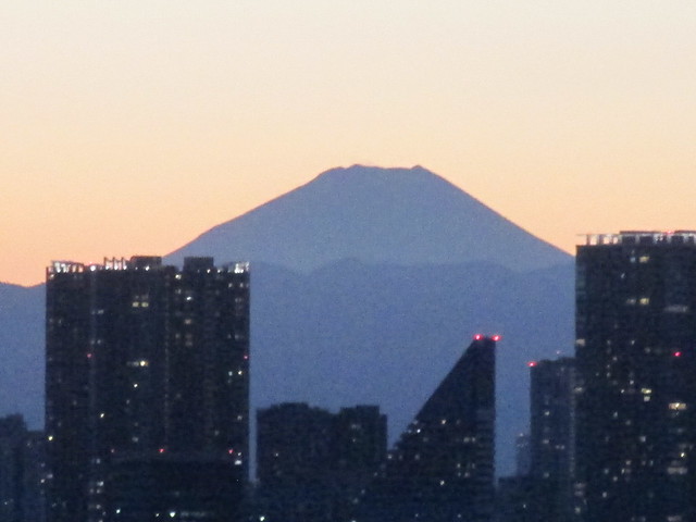 本日１月３日の夕刻の富士山です。
