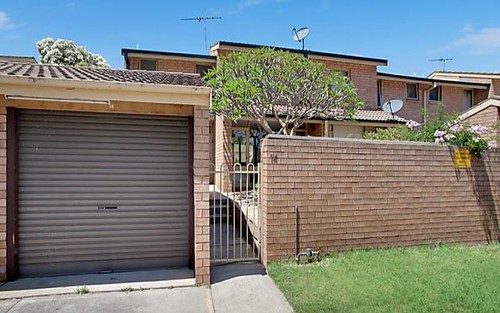 4/42 Woodhouse Dr, Ambarvale NSW 2560