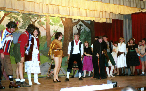 1985 Goody Two Shoes 01 (from left Brian Prince, Ian Booth,X,Pauline Womersley,Ted Hampton, witch is Joan Ritchie, then Tim Daniels)