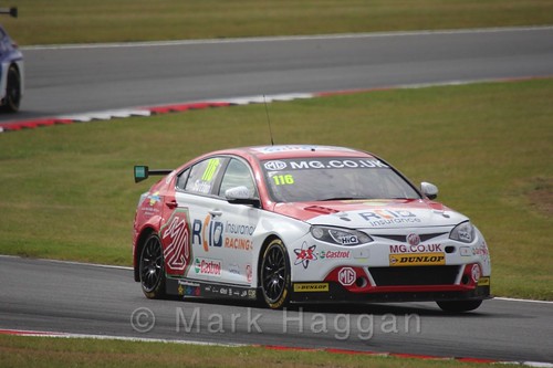 Ashley Sutton in Touring Car action during the BTCC 2016 Weekend at Snetterton