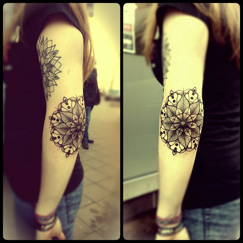 mandala // tattoo // elbow // dotwork // leaves - a photo on Flickriver