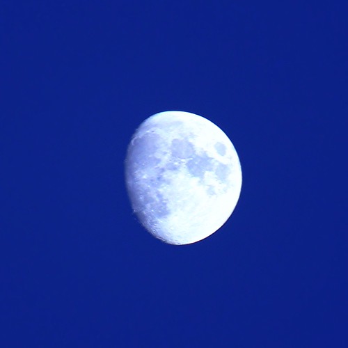 Mond über Kiel • <a style="font-size:0.8em;" href="http://www.flickr.com/photos/69570948@N04/16621551798/" target="_blank">Auf Flickr ansehen</a>