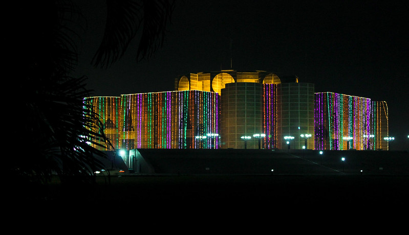 National Parliament House of Bangladesh on Independence Day<br/>© <a href="https://flickr.com/people/26091853@N06" target="_blank" rel="nofollow">26091853@N06</a> (<a href="https://flickr.com/photo.gne?id=16761162098" target="_blank" rel="nofollow">Flickr</a>)