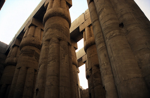 Ägypten 1999 (249) Tempel von Luxor: Sonnenhof des Amenophis III. • <a style="font-size:0.8em;" href="http://www.flickr.com/photos/69570948@N04/28279048275/" target="_blank">Auf Flickr ansehen</a>