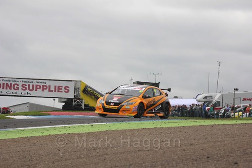 Gordon Shedden in race two during the BTCC weekend at Knockhill, August 2016