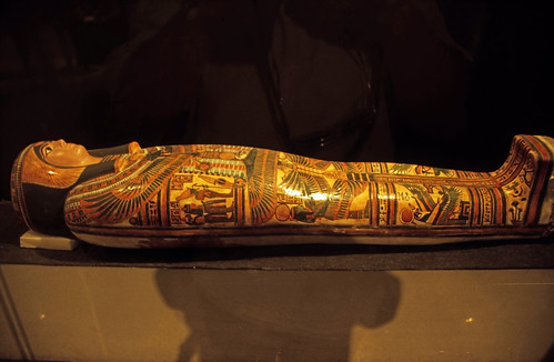 Ägypten 1999 (285) Luxor-Museum: Mumiensarg • <a style="font-size:0.8em;" href="http://www.flickr.com/photos/69570948@N04/28056741894/" target="_blank">Auf Flickr ansehen</a>