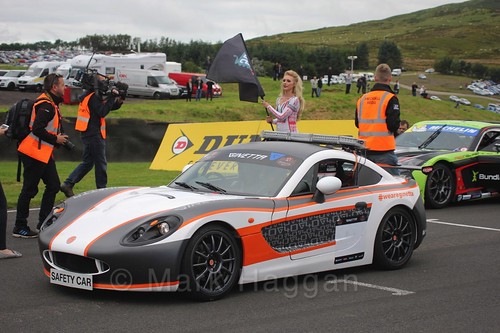 The safety car ahead of Tom Wrigley on the Ginetta GT4 Supercup grid at the BTCC Knockhill Weekend 2016