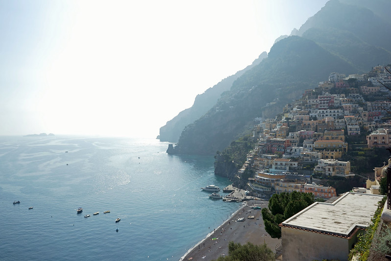 Positano from a bit higher up.<br/>© <a href="https://flickr.com/people/49354910@N07" target="_blank" rel="nofollow">49354910@N07</a> (<a href="https://flickr.com/photo.gne?id=17221116486" target="_blank" rel="nofollow">Flickr</a>)