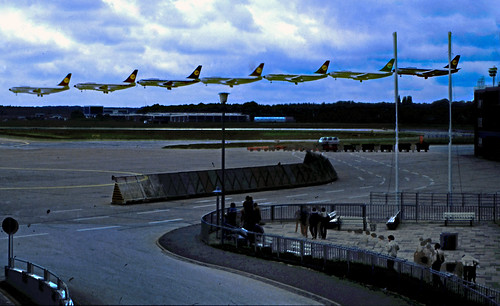 Flughafen Hamburg 1983 (Composing) • <a style="font-size:0.8em;" href="http://www.flickr.com/photos/69570948@N04/16968381758/" target="_blank">Auf Flickr ansehen</a>