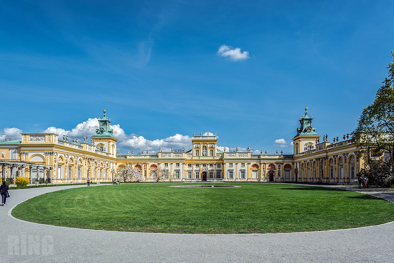 Wilanów Palace<br/>© <a href="https://flickr.com/people/123797402@N04" target="_blank" rel="nofollow">123797402@N04</a> (<a href="https://flickr.com/photo.gne?id=17287671586" target="_blank" rel="nofollow">Flickr</a>)