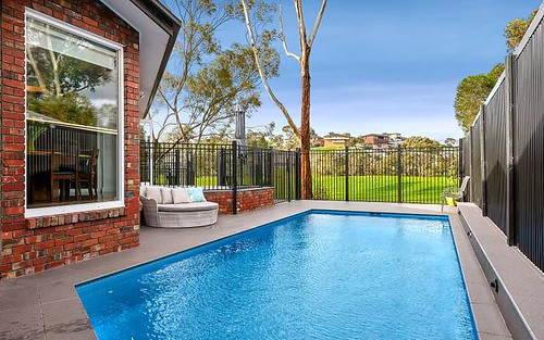 4 Boeing Rd, Strathmore Heights VIC 3041