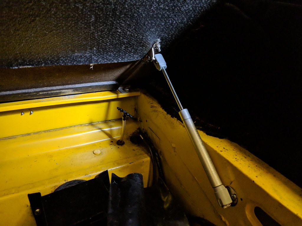 A strut attached to the underneath of the boot floor at the back and to the metal side of the boot